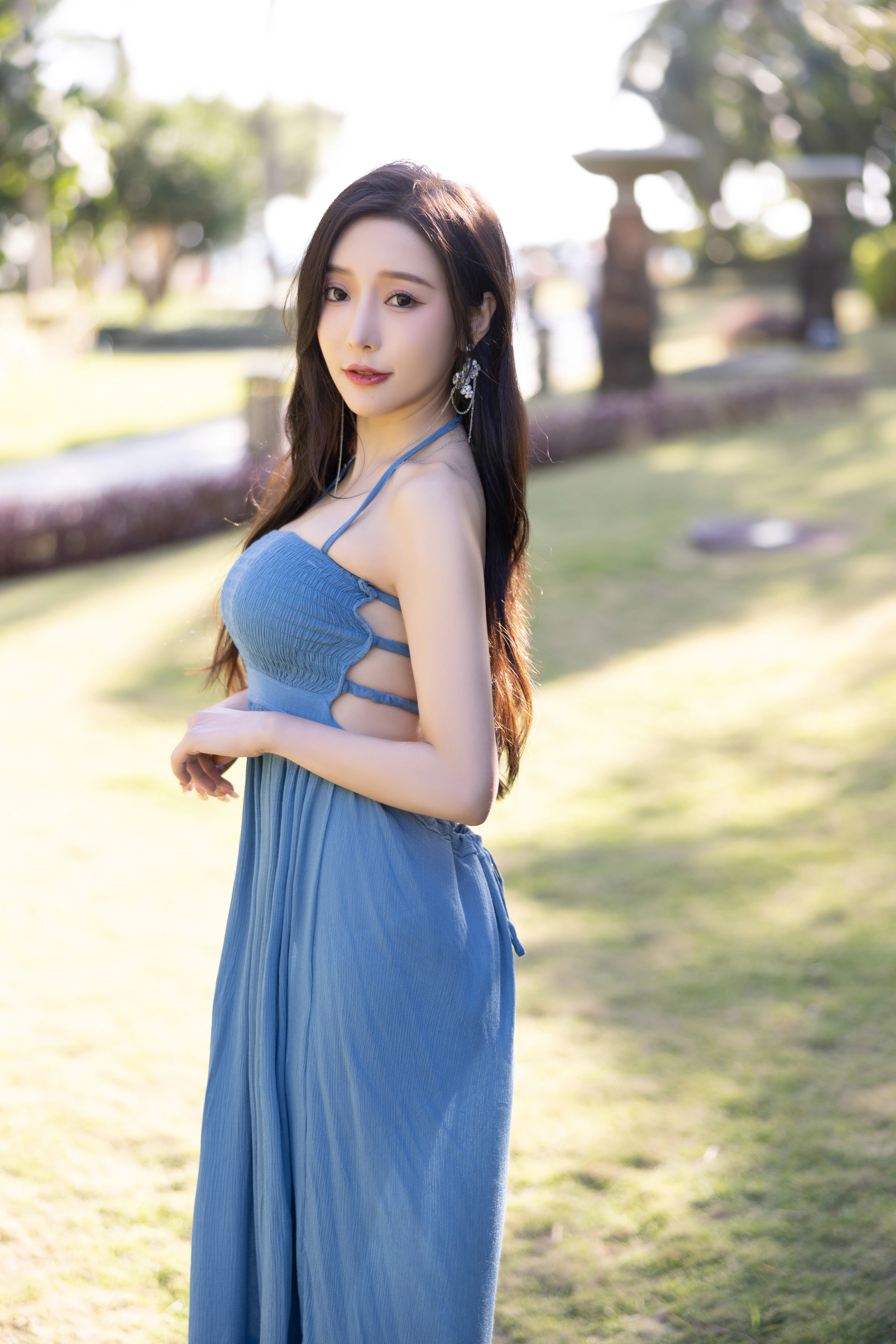 王馨瑶Yanni – NO.021 蓝色露背连衣裙 3